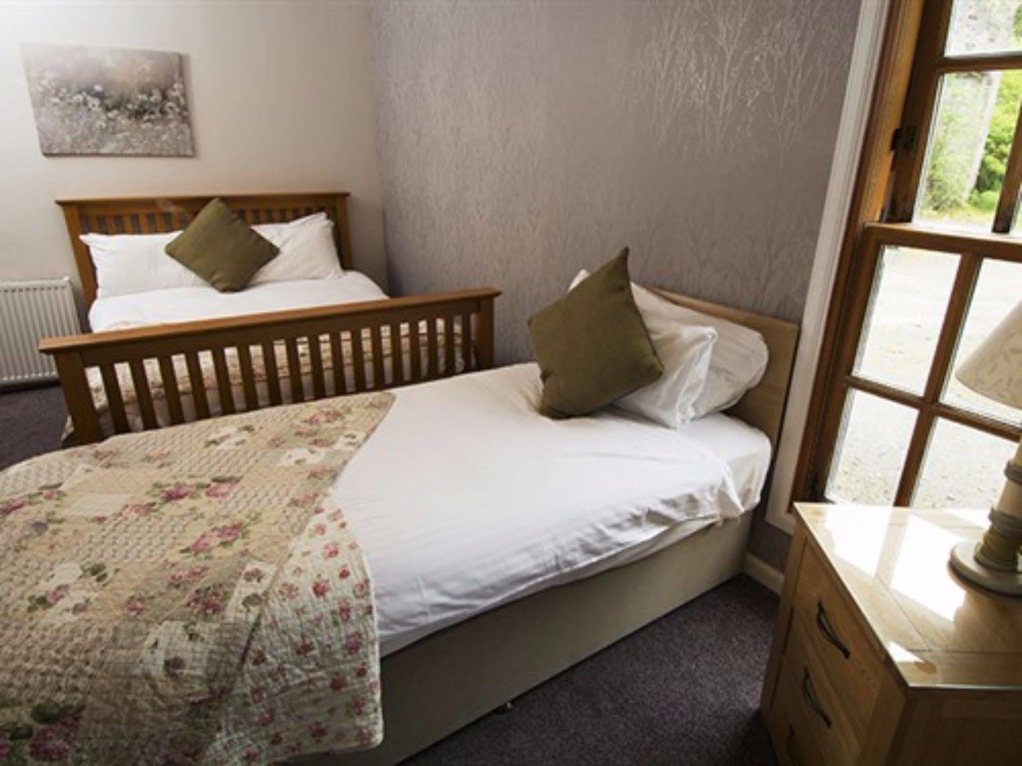 Village Inn Arrochar Eksteriør bilde